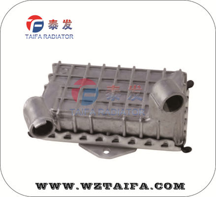 6061800365 Mercedes Engine Oil Cooler Metal Color ISO9001 / TS16949 Approved